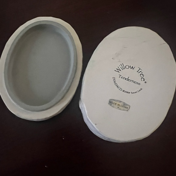 Excellent condition Willow Tree "Tenderness" jewelry box. - Picture 3 of 3